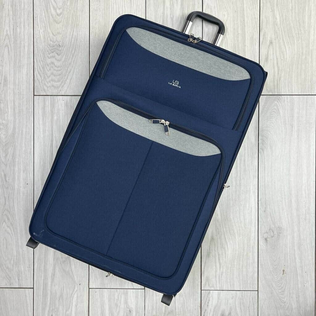 מזוודה ענקית כחולה