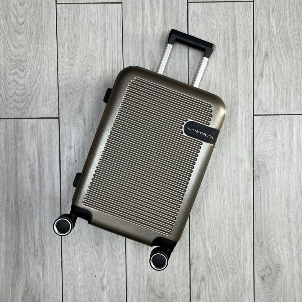 מזוודה קשיחה טרולי