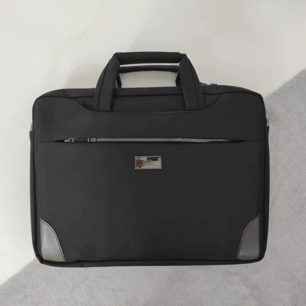 תיק קטן למחשב נייד