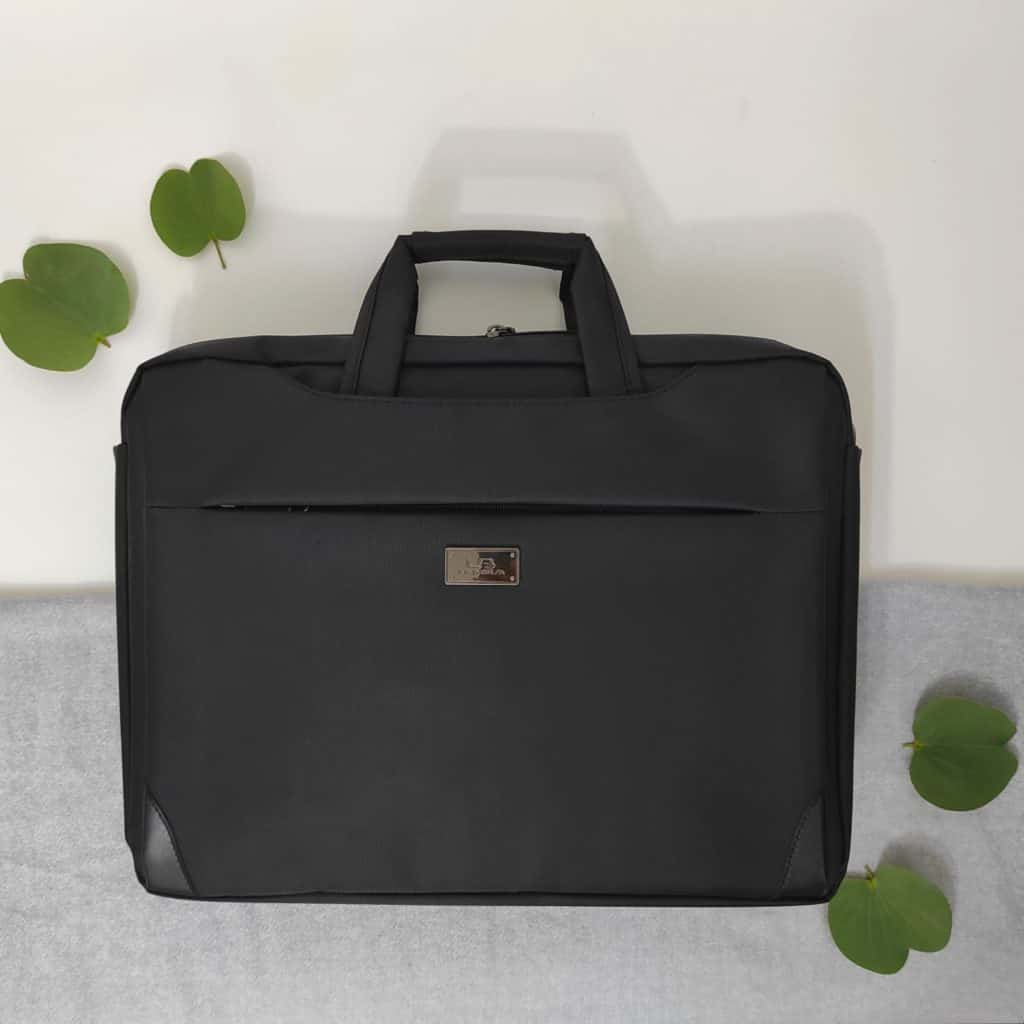תיק למחשב נייד שחור