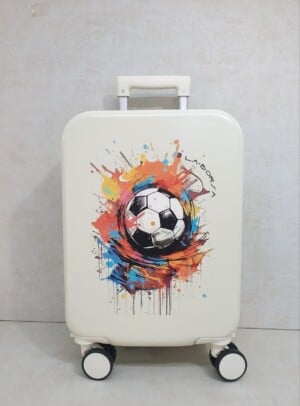 מזוודת כדורגל לילדים XS בצבע לבן עם הדפס כדורגל וגלגלים מבית לה בורסה